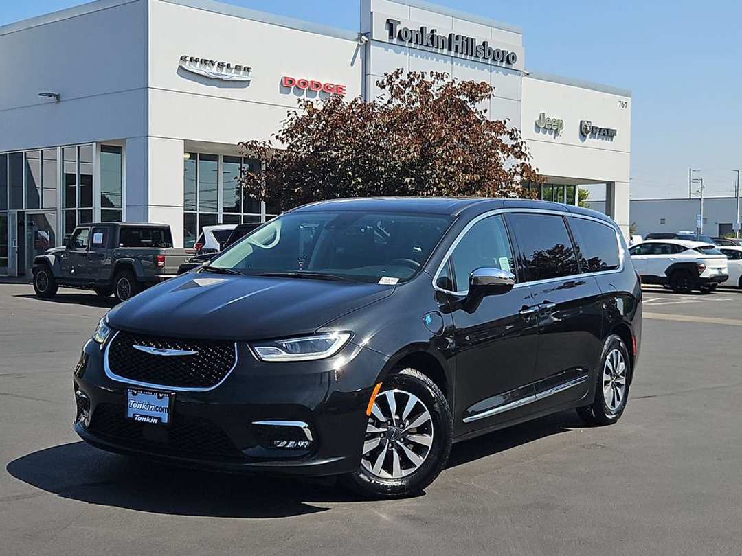 2023 Chrysler Pacifica Hybrid Limited - Image 2