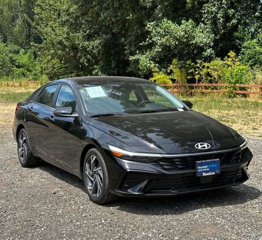 2025 Hyundai Elantra Hybrid Limited - Image 2