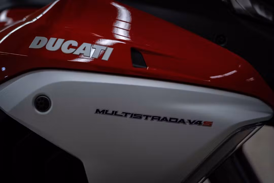 2024 Ducati Mts V4S Sw - Image 3