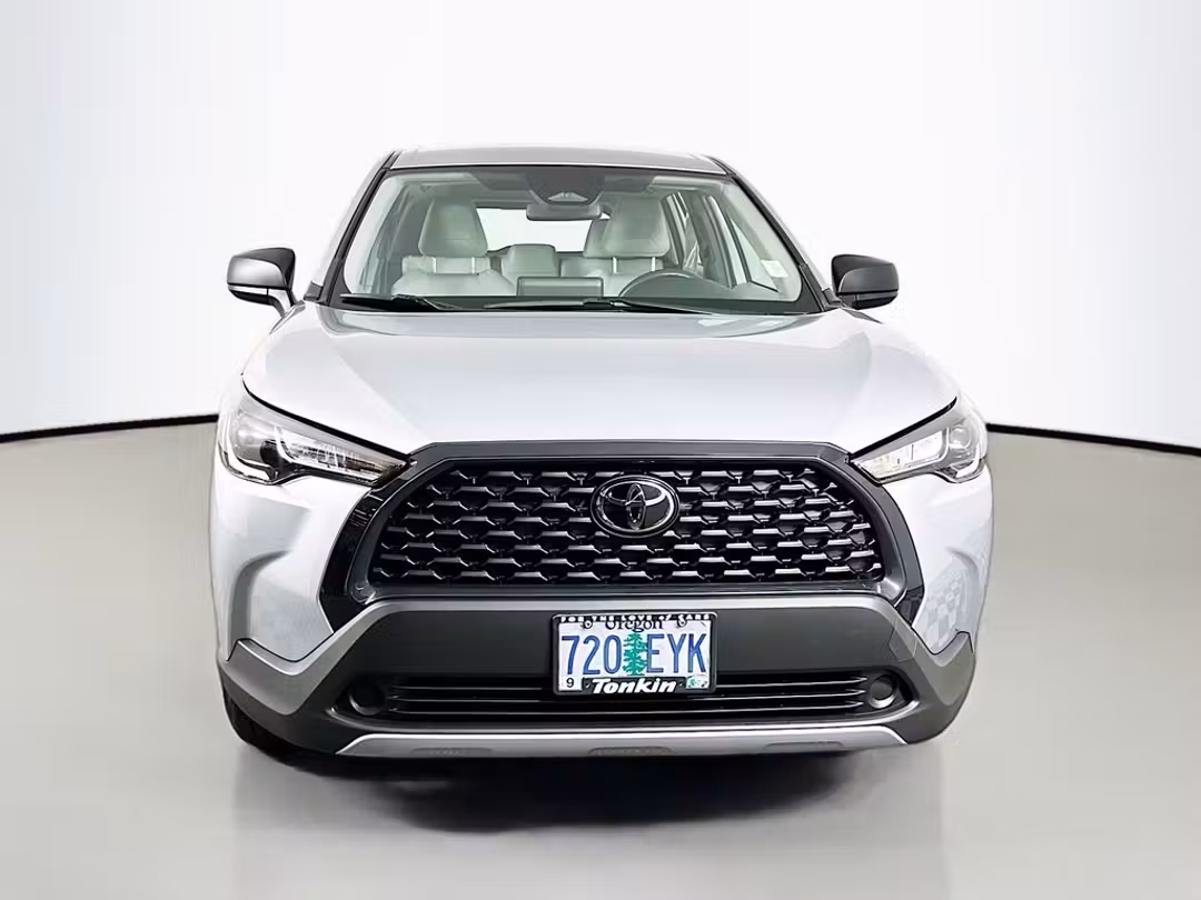 2025 Toyota Corolla Cross L - Image 3