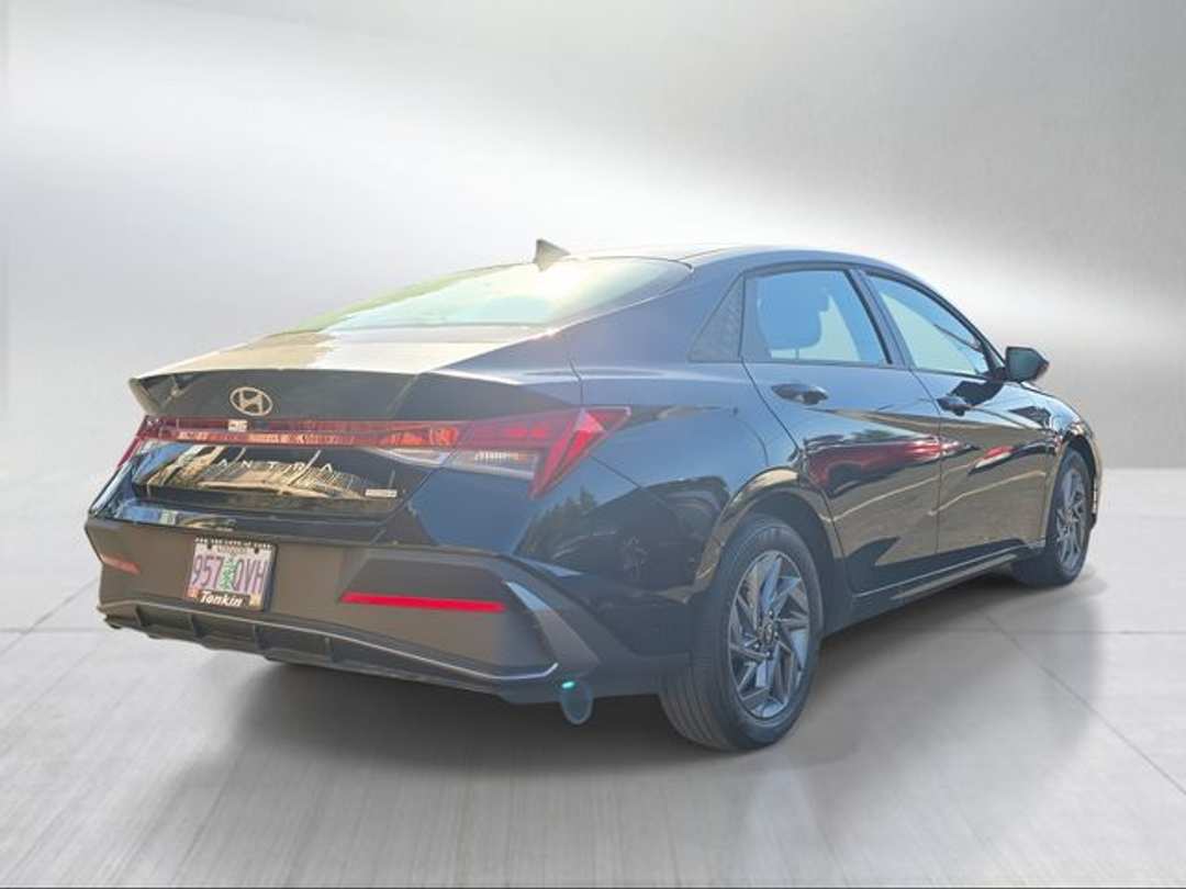 2025 Hyundai Elantra Hybrid Blue - Image 3