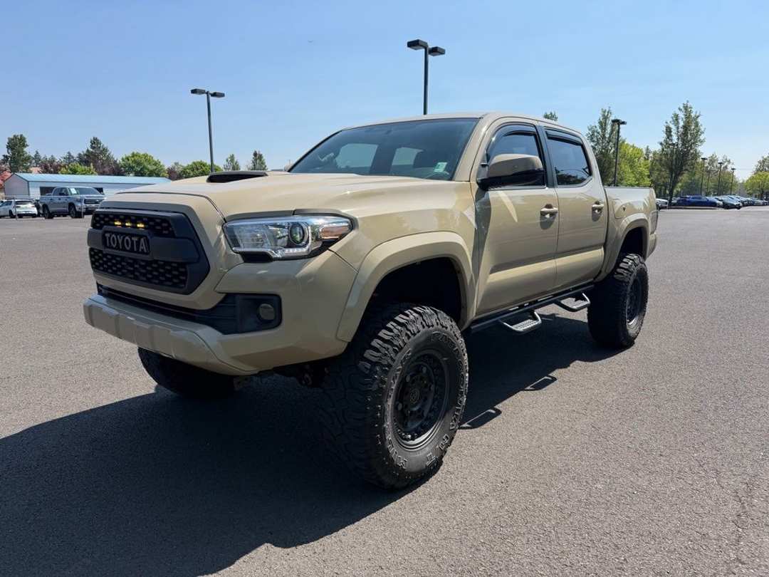 2016 Toyota Tacoma TRD Sport - Image 3