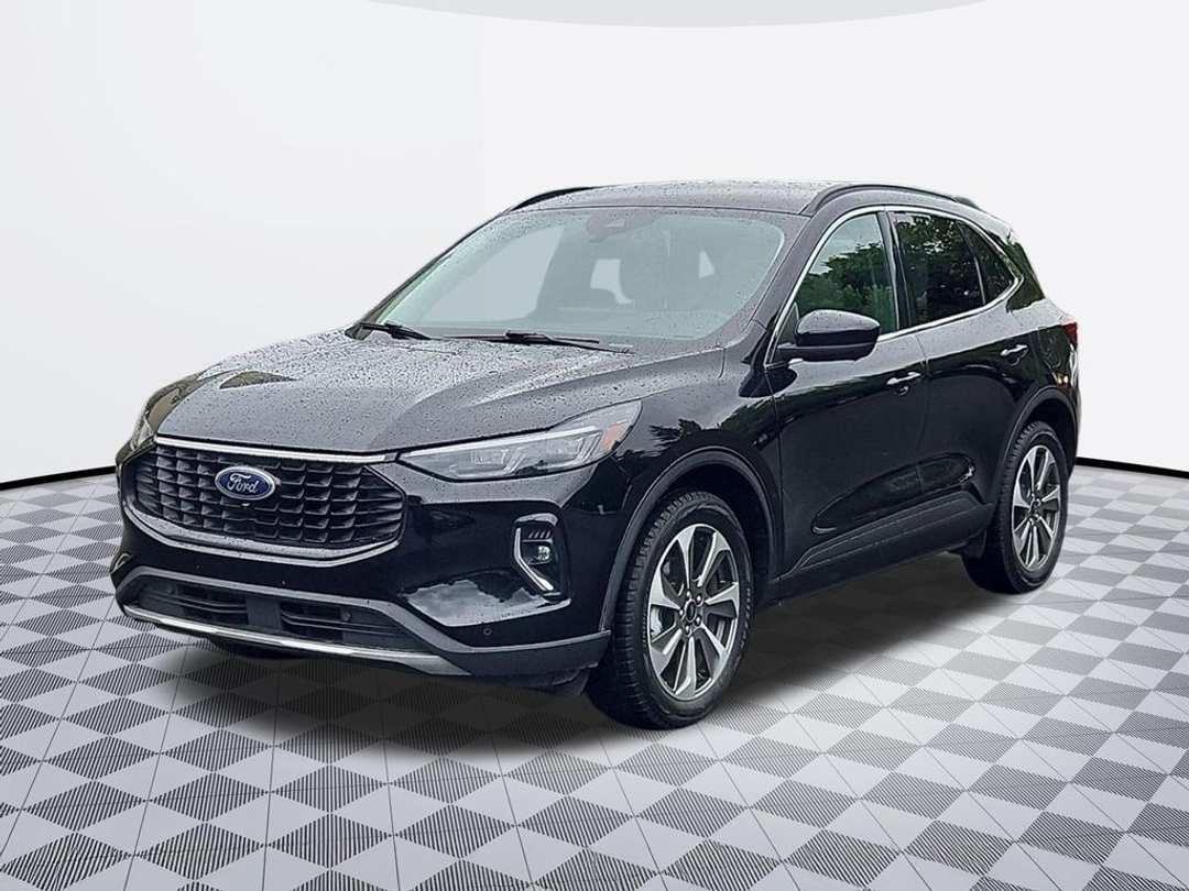 2023 Ford Escape Hybrid Platinum - Image 2