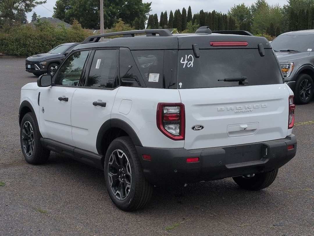 2026 Ford Bronco Sport Outer Banks - Image 3