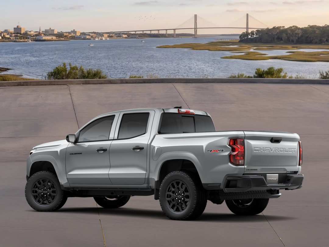 2026 Chevrolet Colorado Work - Image 2