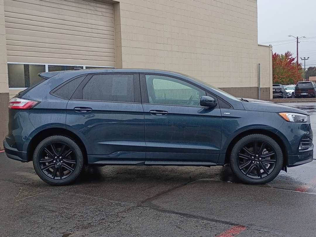 2024 Ford Edge ST Line - Image 3