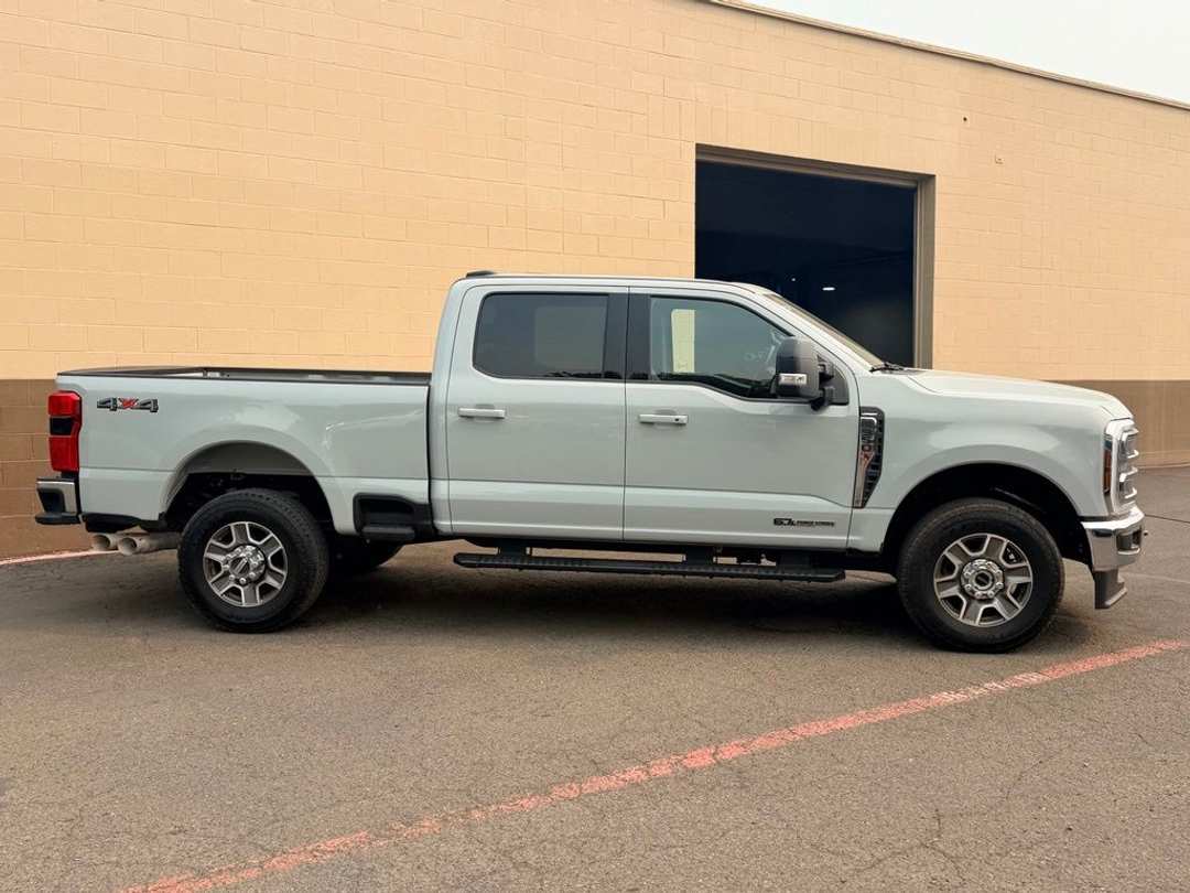 2025 Ford F-350Sd Lariat - Image 3