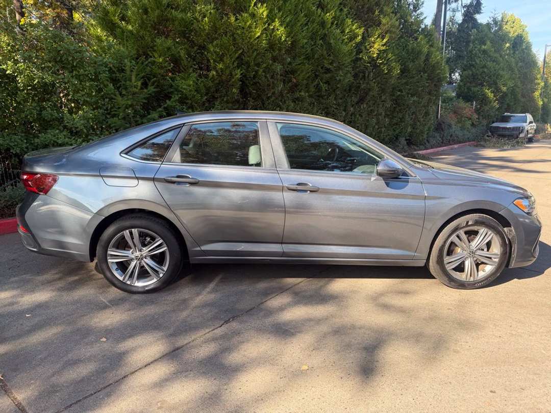 2024 Volkswagen Jetta 1.5T SE - Image 2