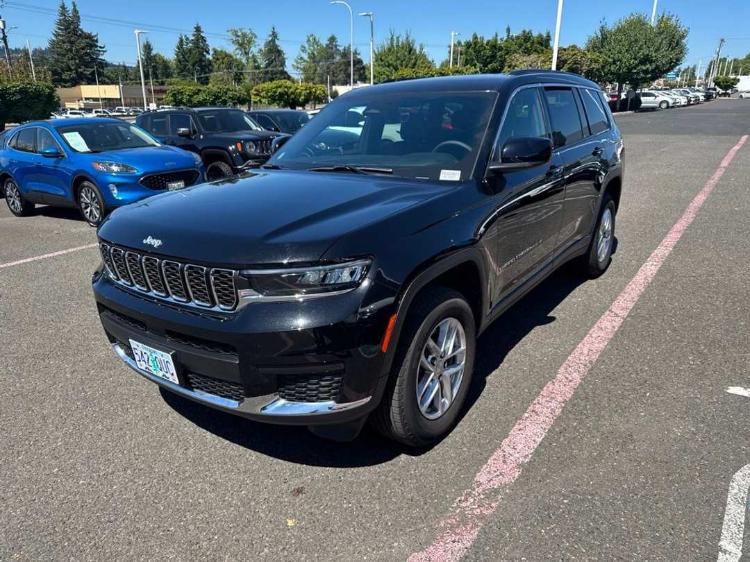 2025 Jeep Grand Cherokee L Laredo - Image 3