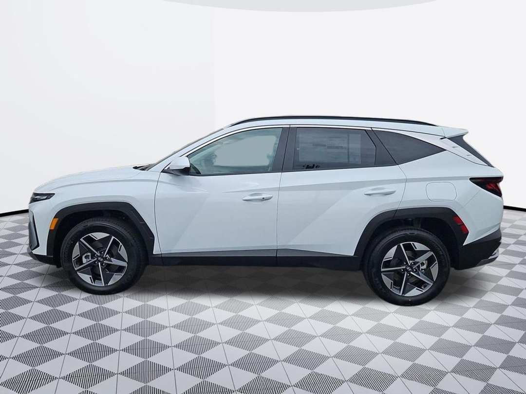 2026 Hyundai Tucson Hybrid SEL - Image 3