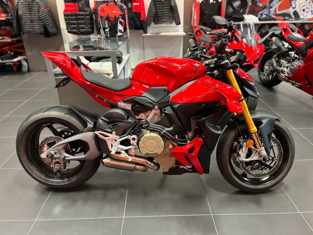2026 Ducati Streetfighter V4 S - Image 3