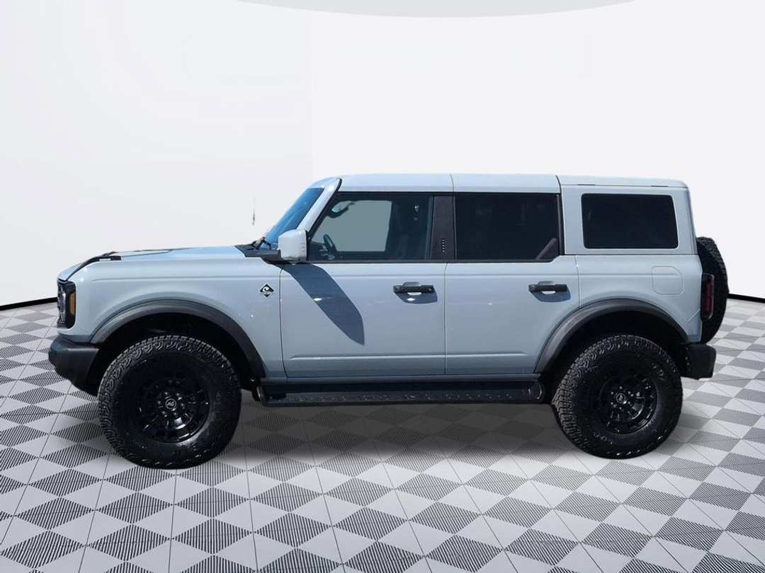 2026 Ford Bronco Outer Banks - Image 2
