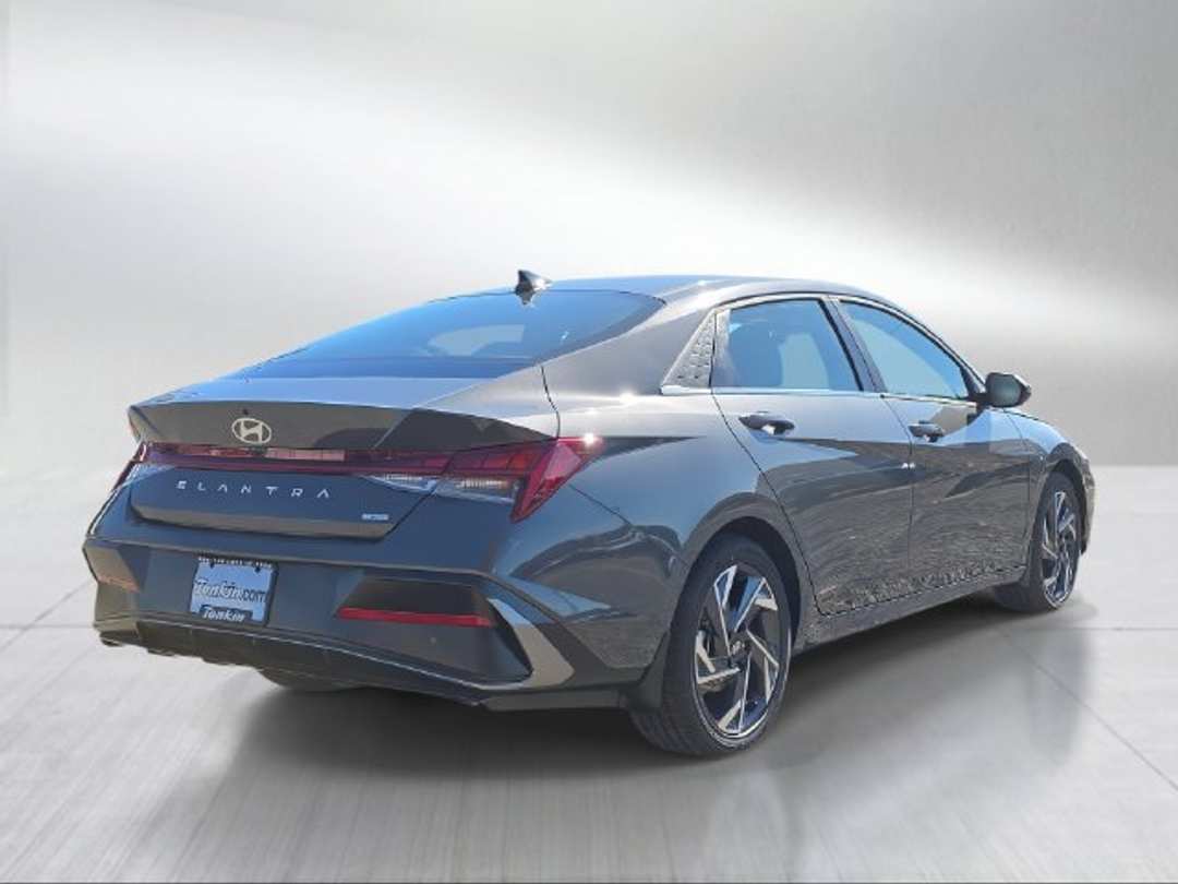 2026 Hyundai Elantra Hybrid Limited - Image 3