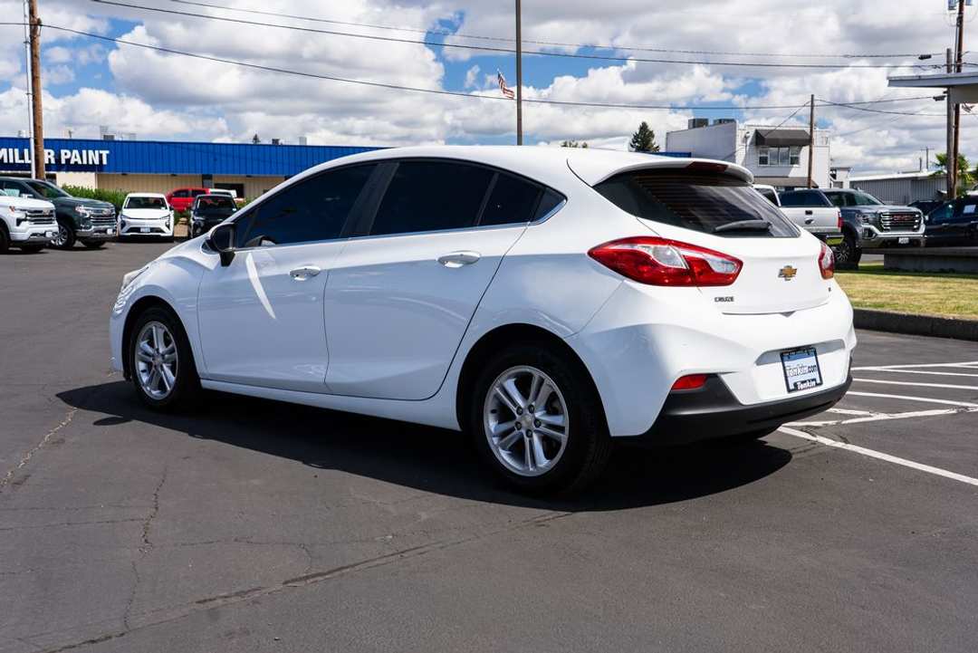 2018 Chevrolet Cruze LT - Image 2