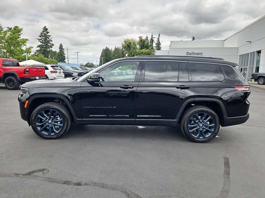 2026 Jeep Grand Cherokee L Limited - Image 3