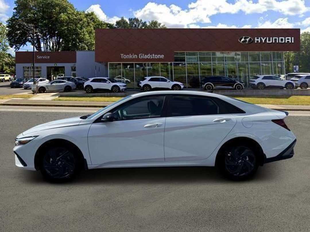 2026 Hyundai Elantra SEL Sport - Image 3