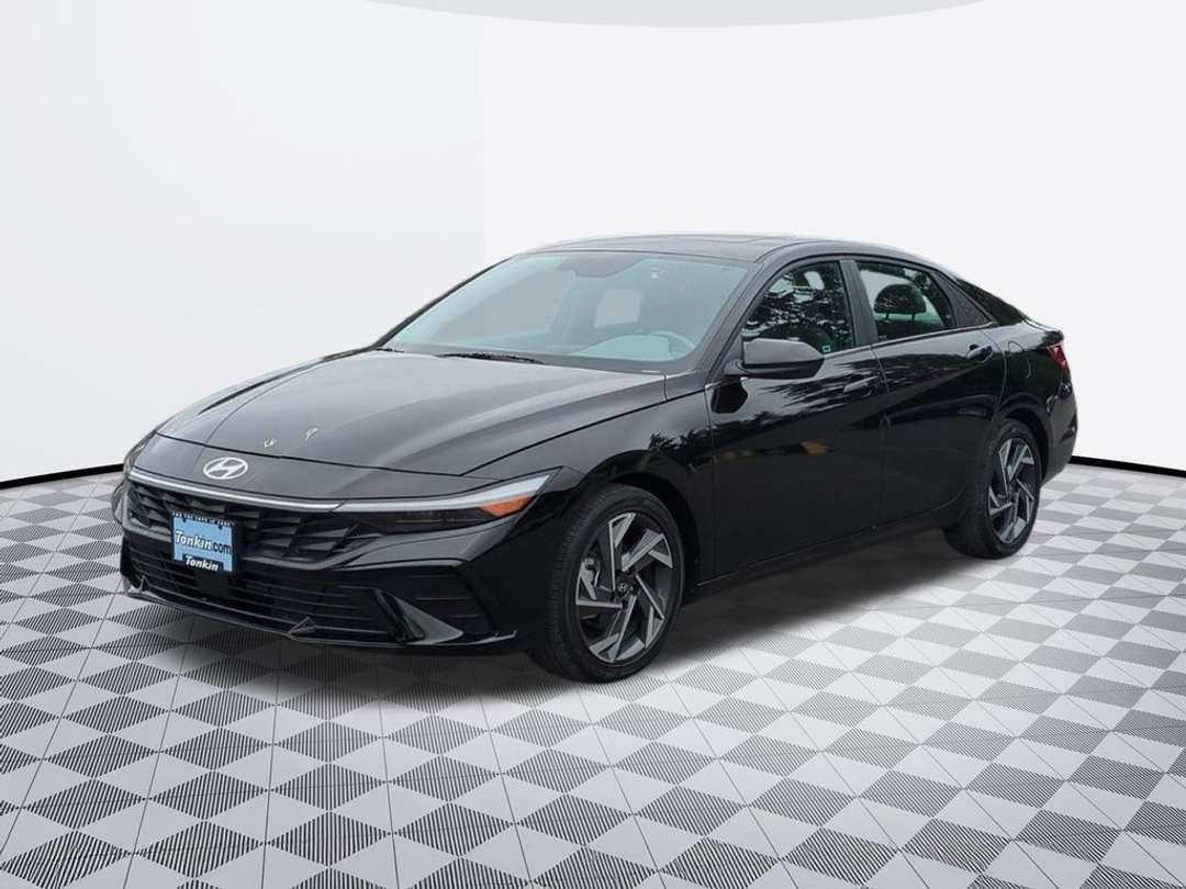 2025 Hyundai Elantra SEL Convenience - Image 2