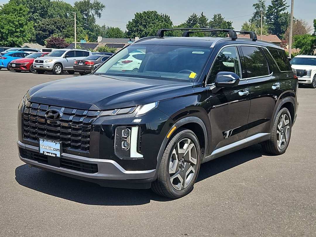 2023 Hyundai Palisade Limited - Image 2