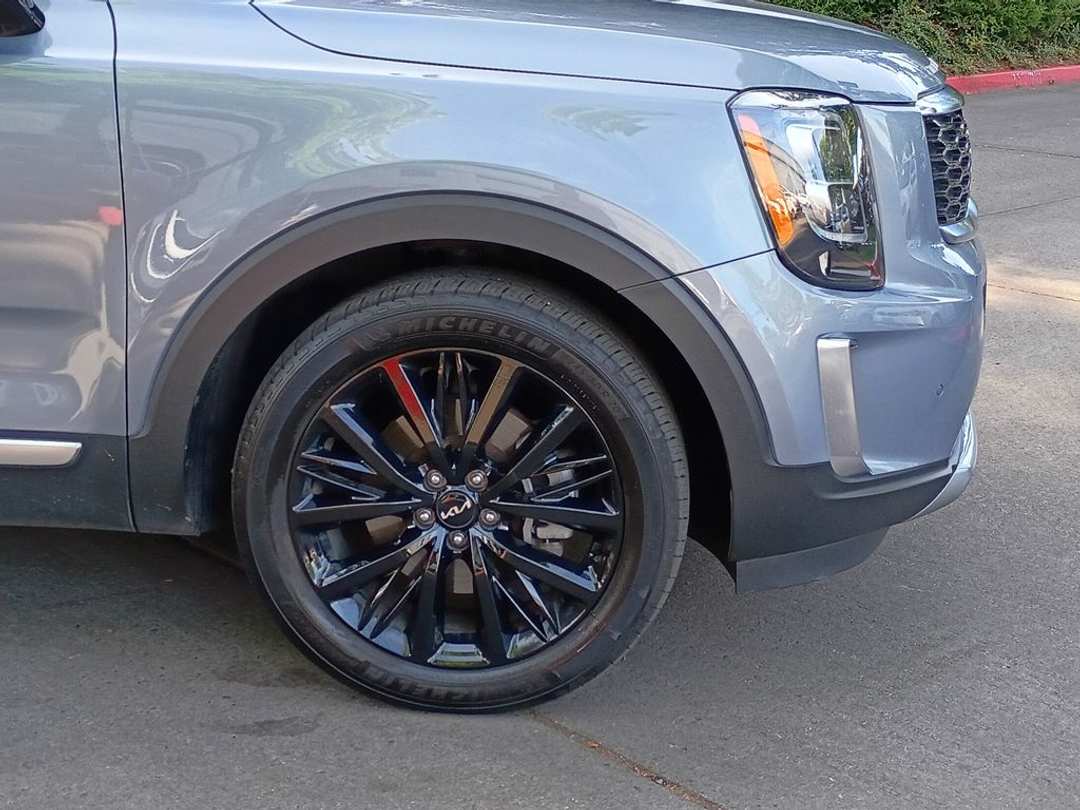 2022 Kia Telluride SX - Image 2