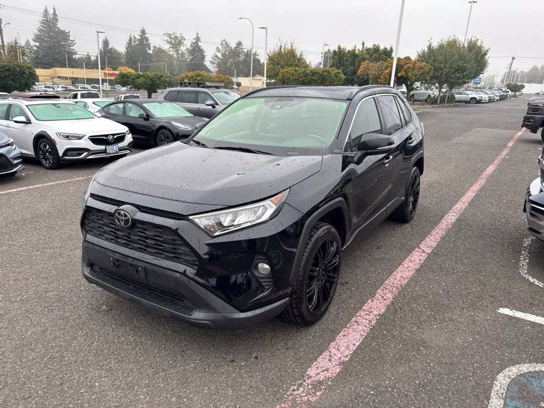 2019 Toyota Rav4 XLE Premium - Image 3
