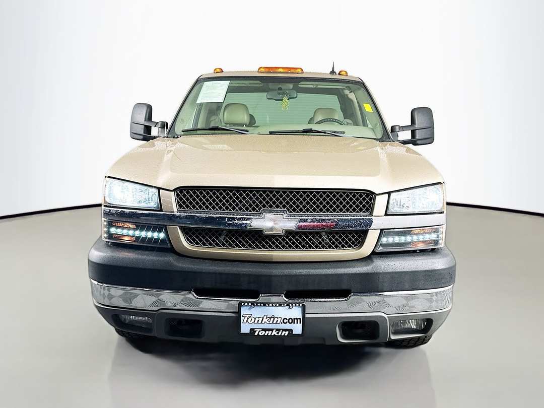 2004 Chevrolet Silverado 3500 Base - Image 2