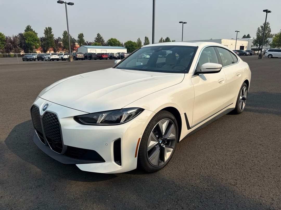 2025 BMW I4 xDrive40 - Image 3