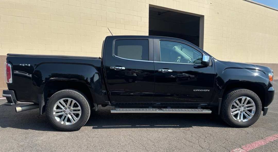 2017 GMC Canyon SLT - Image 3