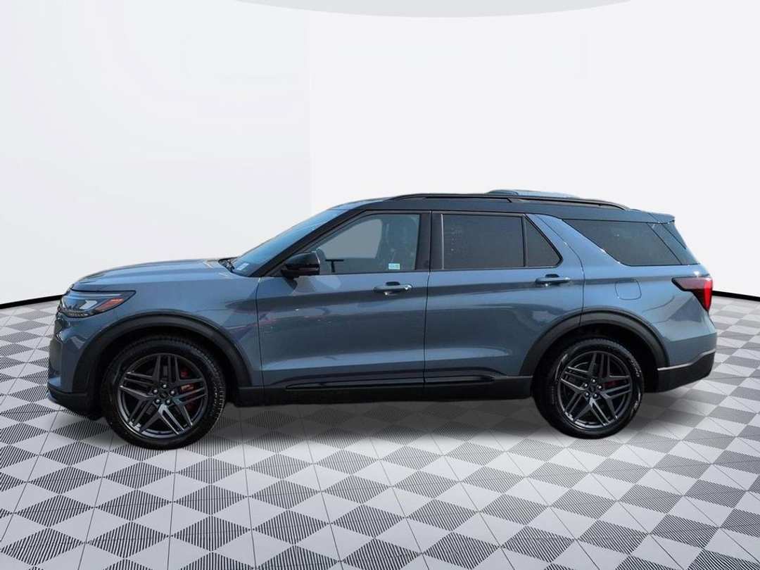 2025 Ford Explorer ST - Image 2