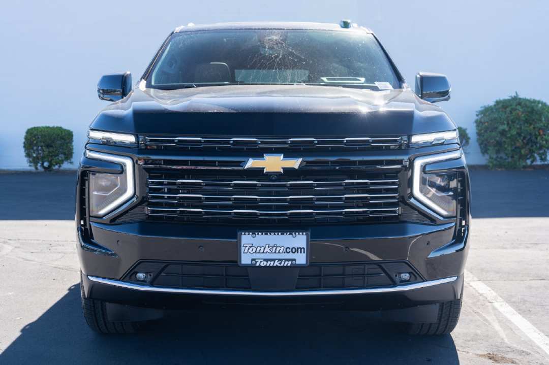 2026 Chevrolet Suburban High Country - Image 2