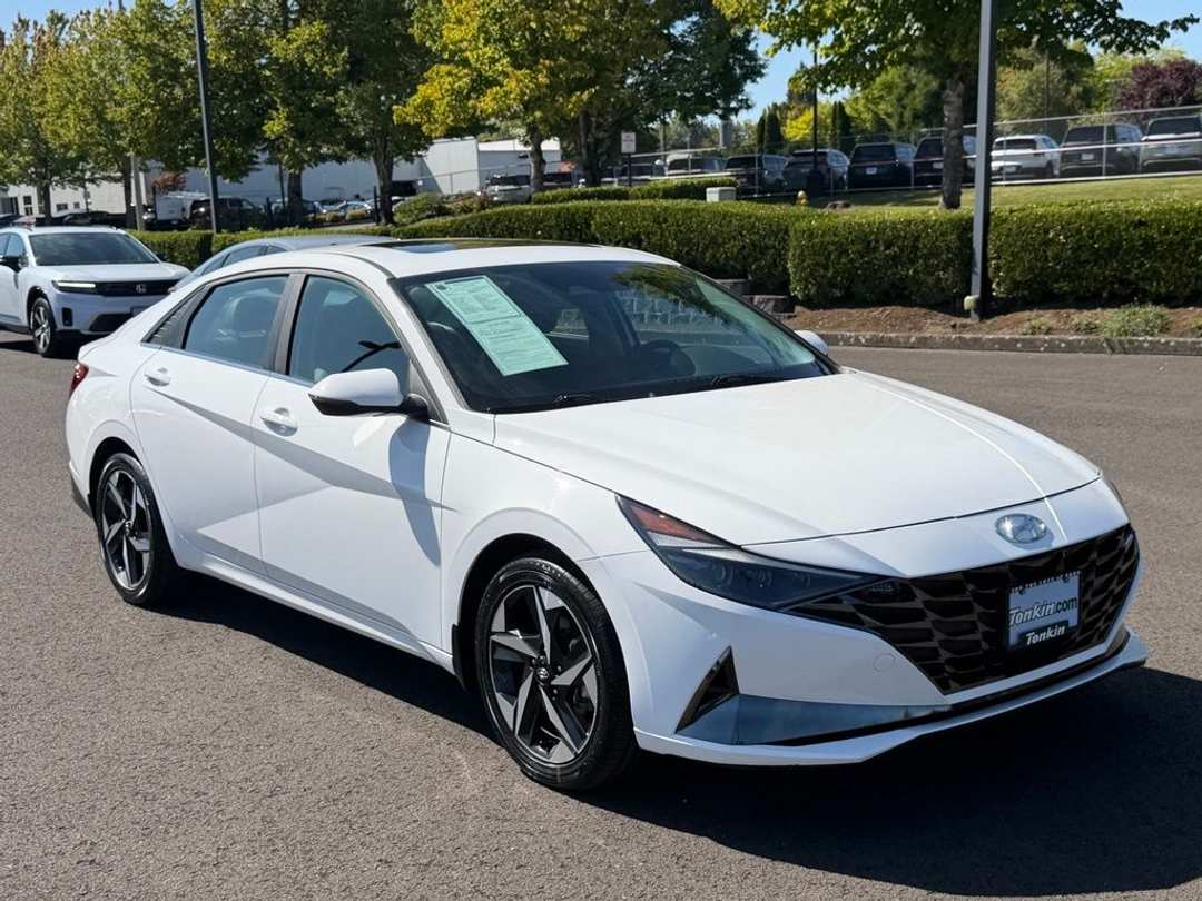 2023 Hyundai Elantra Hybrid Limited - Image 2