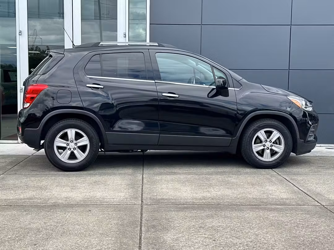2019 Chevrolet Trax LT - Image 2