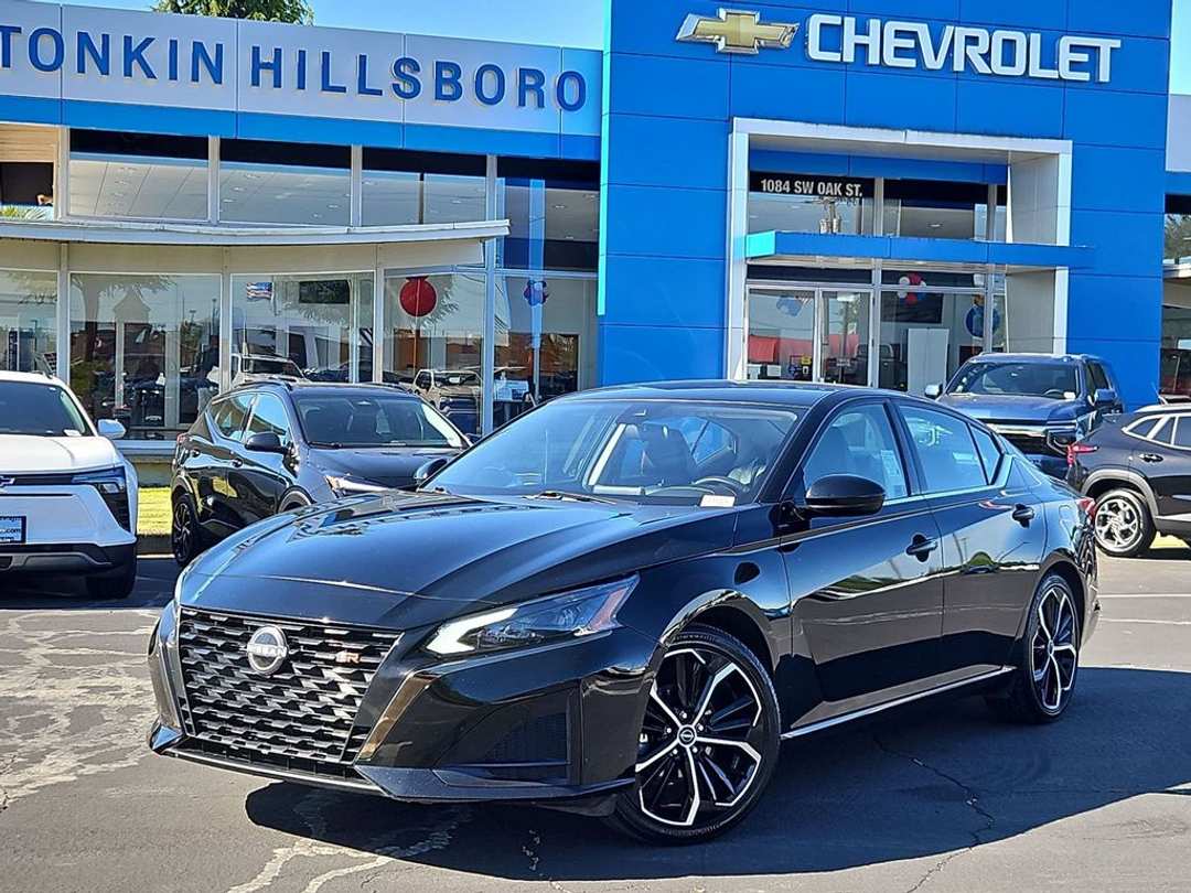 2024 Nissan Altima 2.5 SR - Image 2