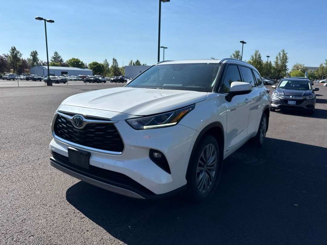 2021 Toyota Highlander Hybrid Platinum - Image 3