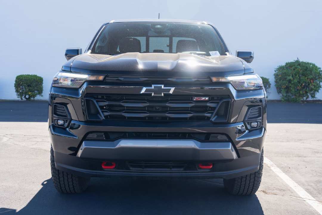 2026 Chevrolet Colorado Z71 - Image 2