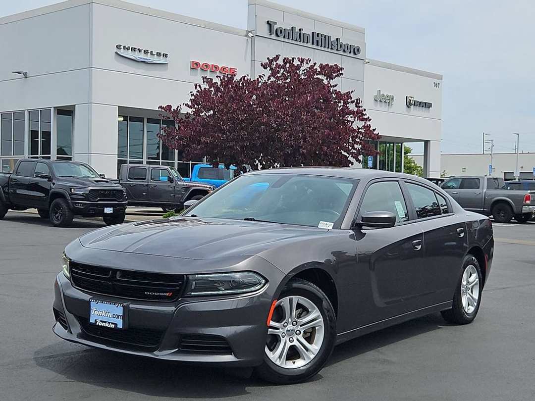 2022 Dodge Charger SXT - Image 2