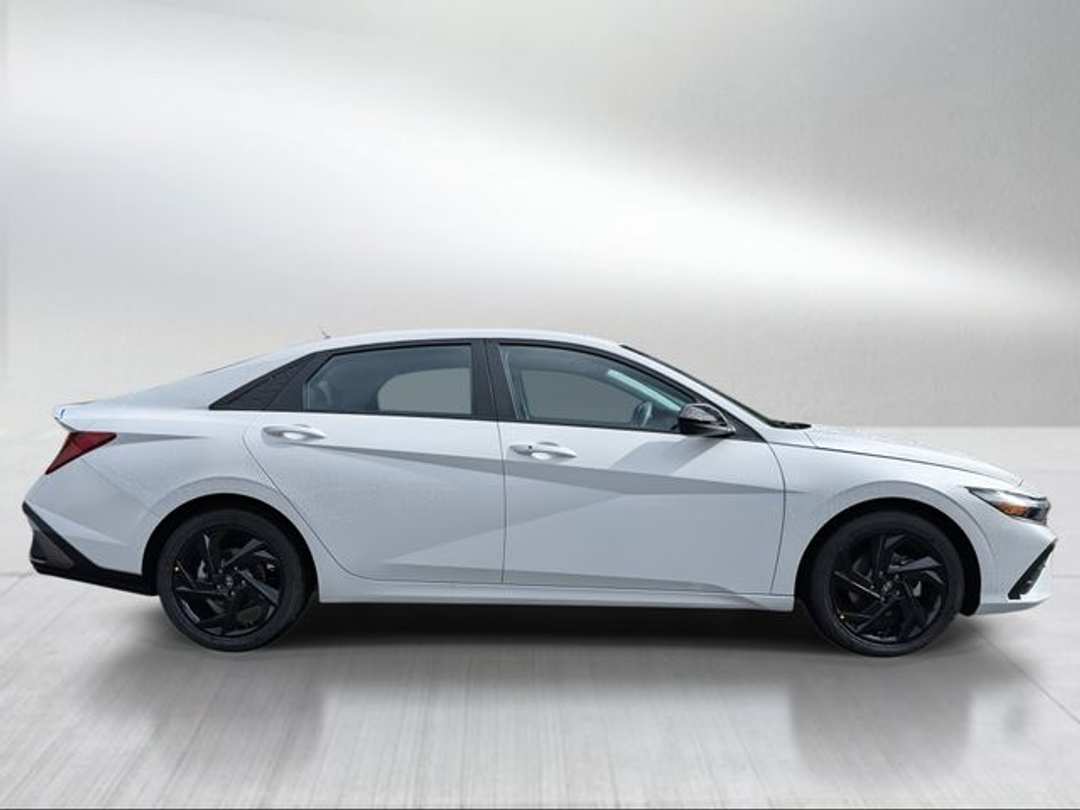 2026 Hyundai Elantra SEL Sport - Image 2