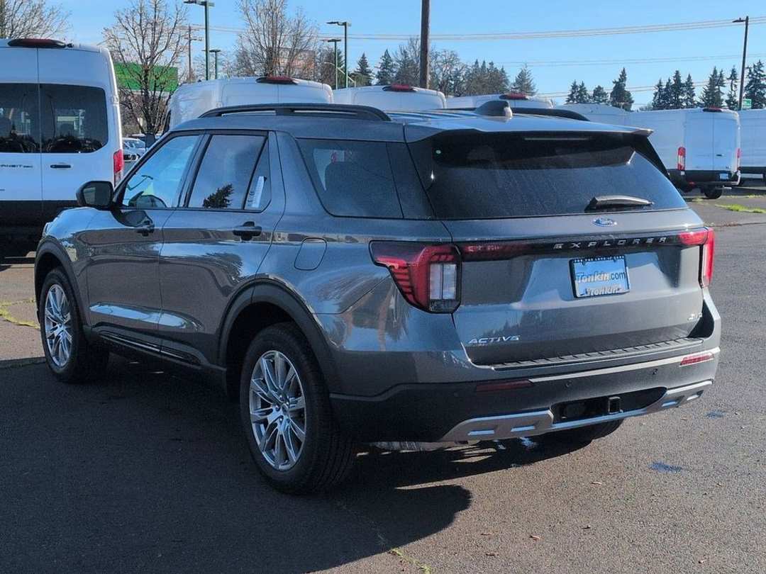 2026 Ford Explorer Active - Image 3