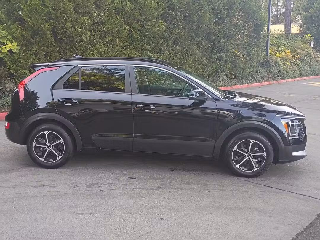2025 Kia Niro Plug-In Hybrid EX - Image 3