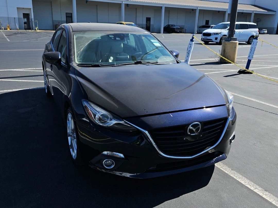 2014 MAZDA Mazda3 s Grand Touring - Image 2