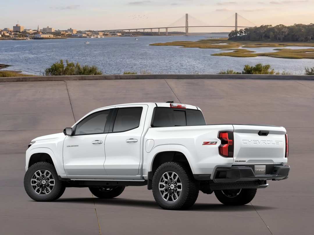2026 Chevrolet Colorado Z71 - Image 2