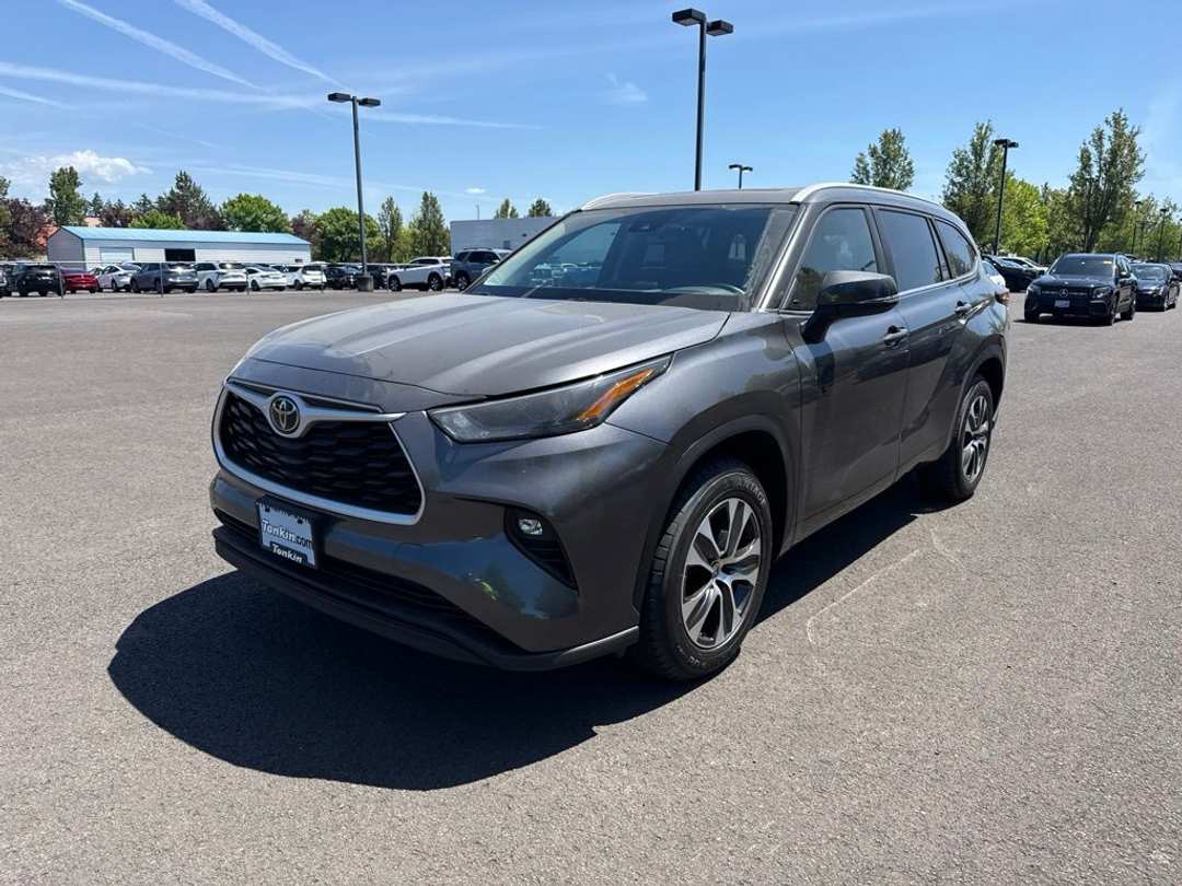 2023 Toyota Highlander XLE - Image 3