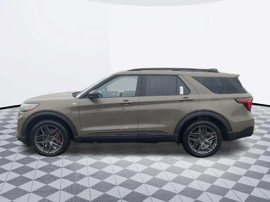 2026 Ford Explorer STLine - Image 2