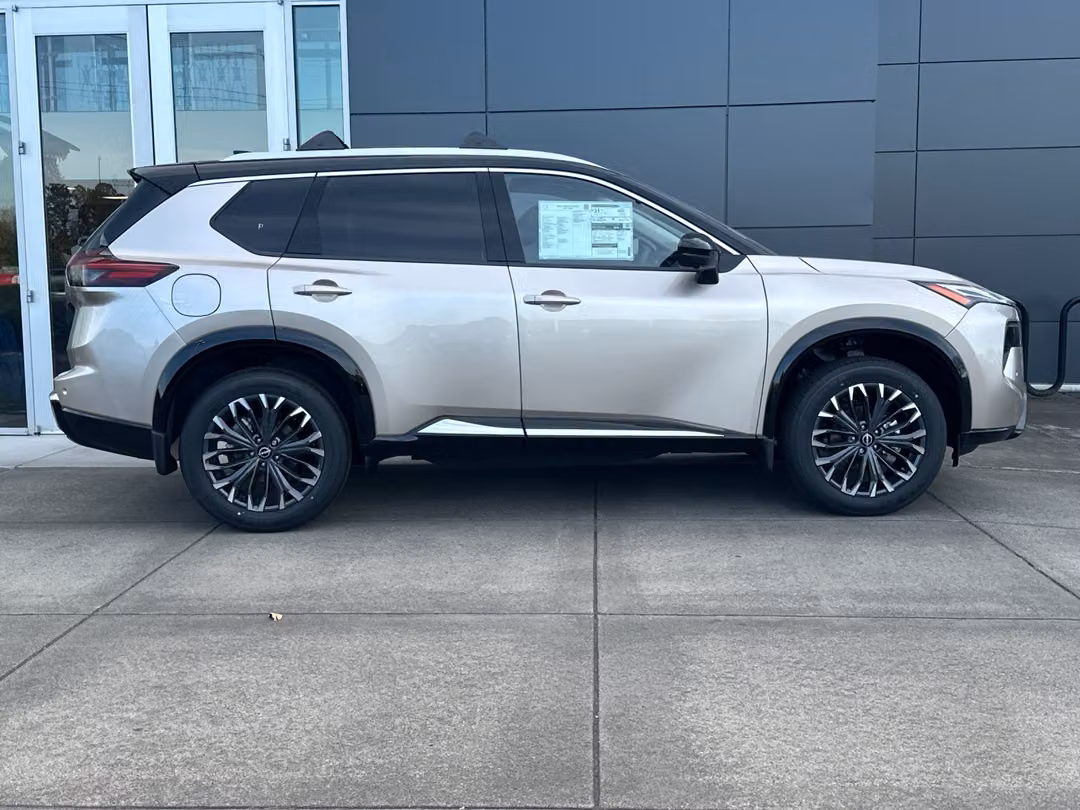 2026 Nissan Rogue Platinum - Image 3