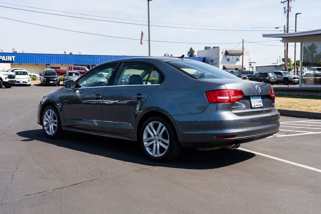 2015 Volkswagen Jetta 2.0L TDI SEL - Image 2