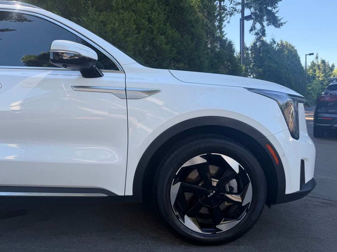 2025 Kia Sorento Hybrid SX Prestige - Image 2