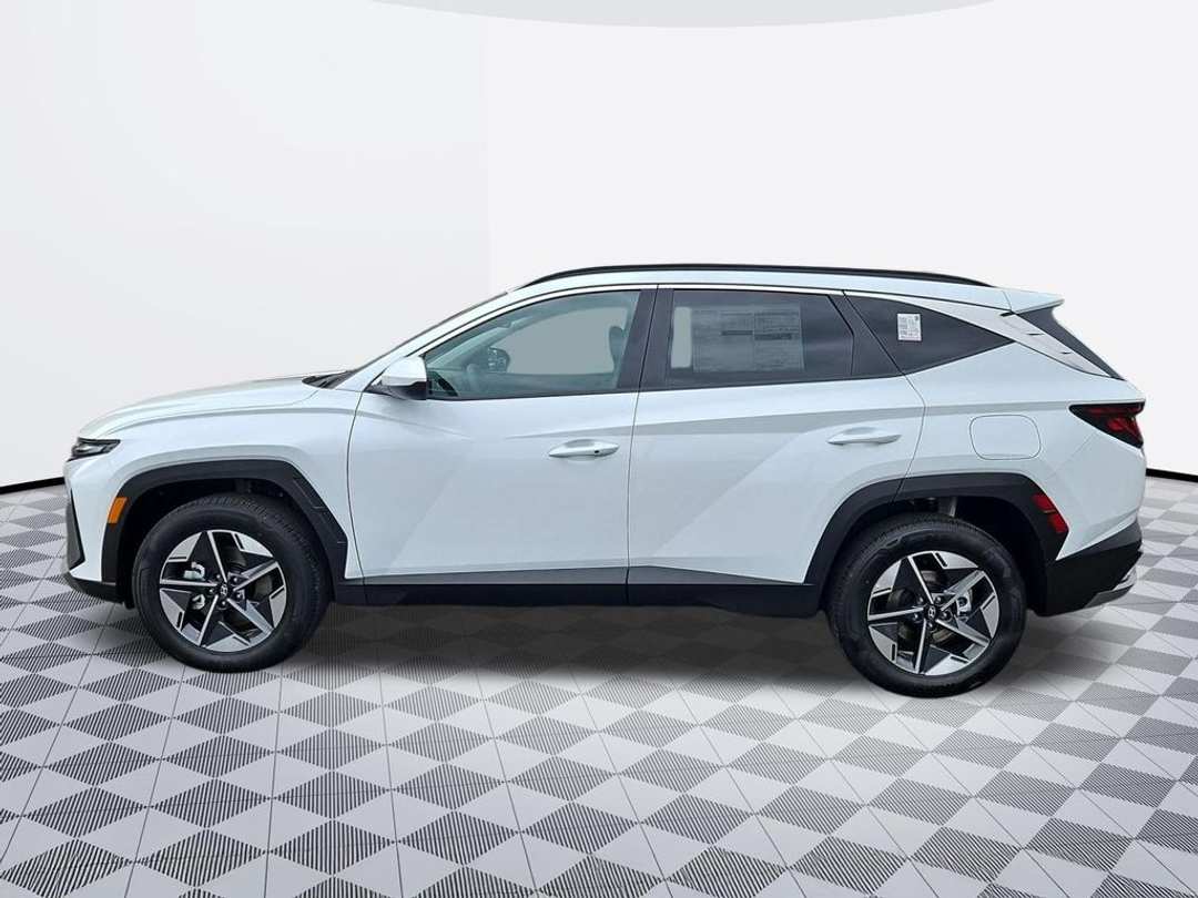 2026 Hyundai Tucson Hybrid SEL - Image 3
