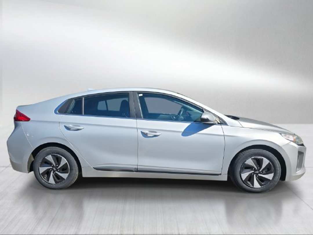 2017 Hyundai Ioniq Hybrid SEL - Image 2