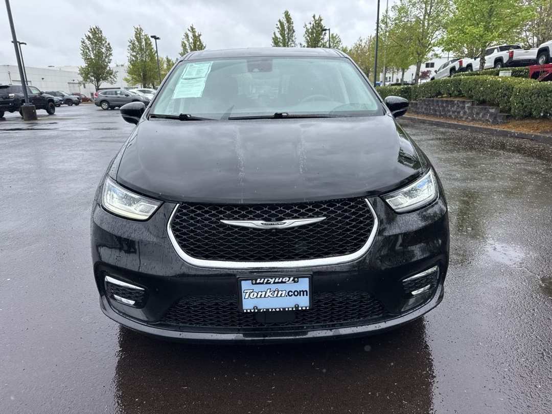 2024 Chrysler Pacifica Hybrid Select - Image 2