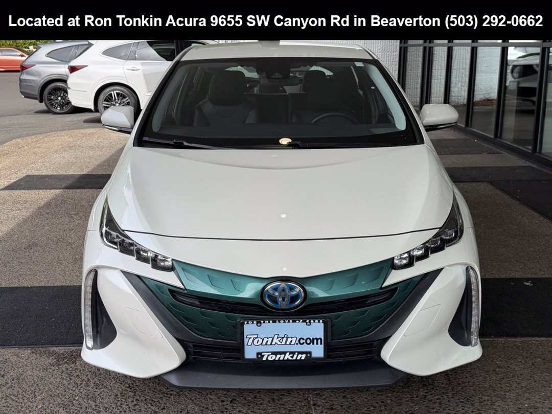 2017 Toyota Prius Prime Premium - Image 3