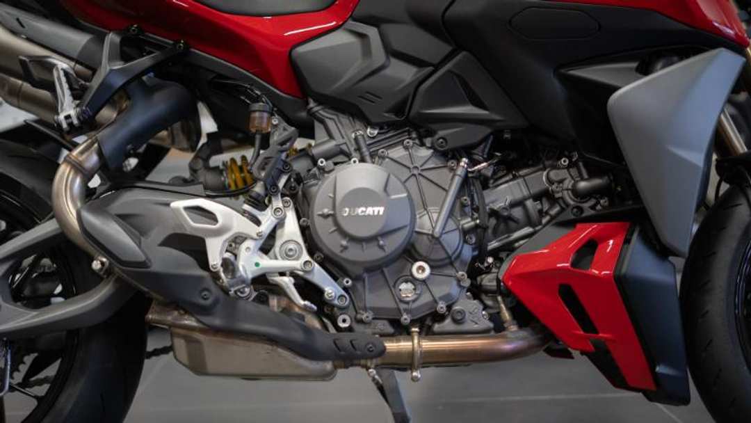 2026 Ducati Streetfighter V2 - Image 3